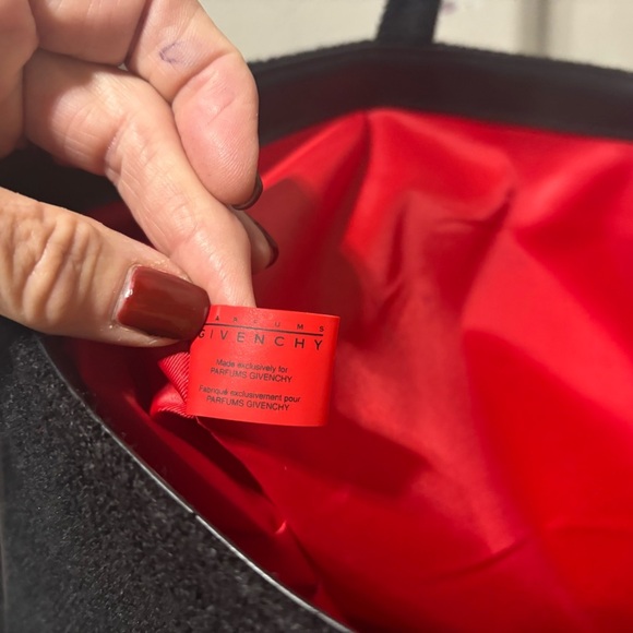 ❤️Givenchy Parfum Wool Classic Tote - Picture 7 of 7